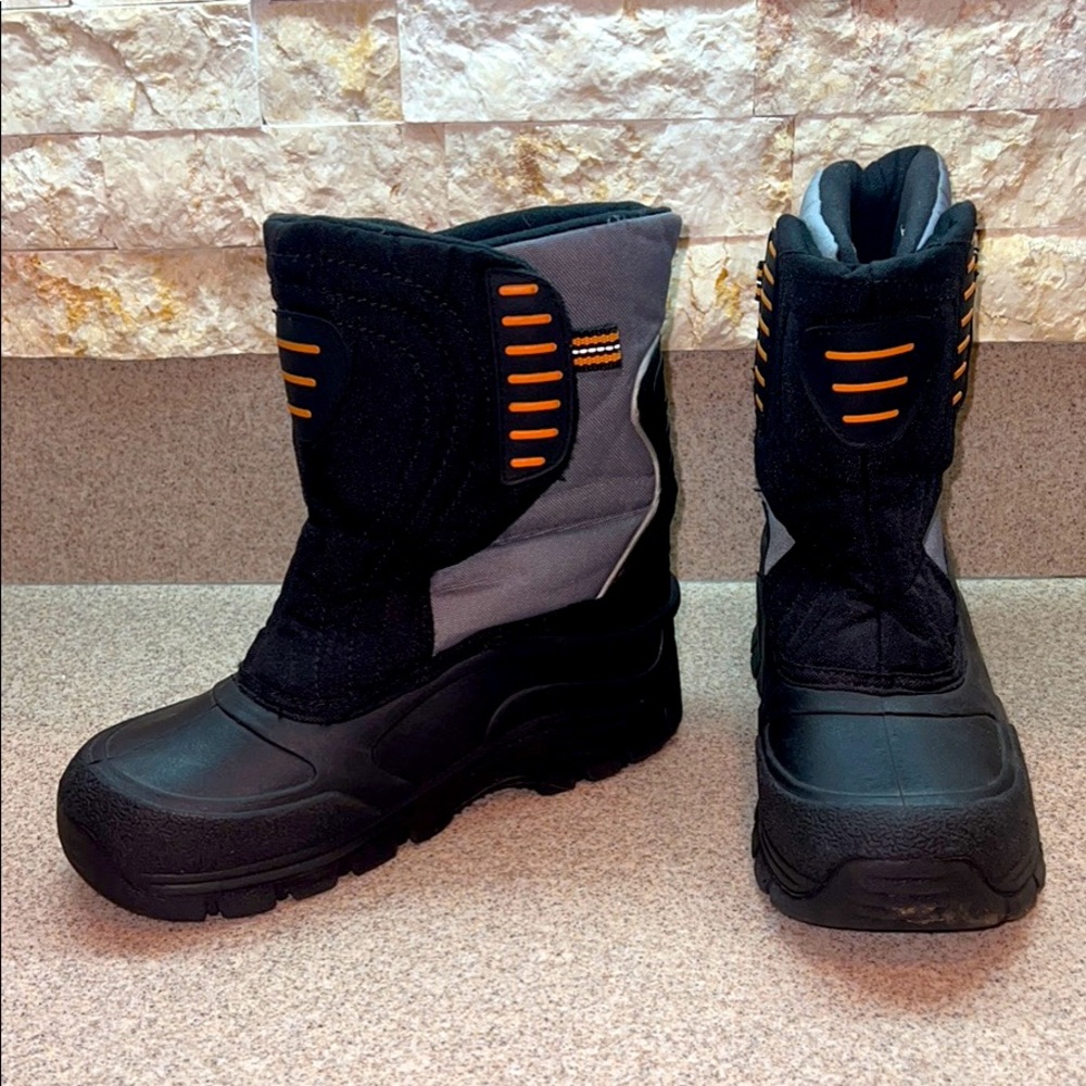 C9 By Champion Thermolite Snow Boots Thermite Cold weather BOOTS kids Size 4